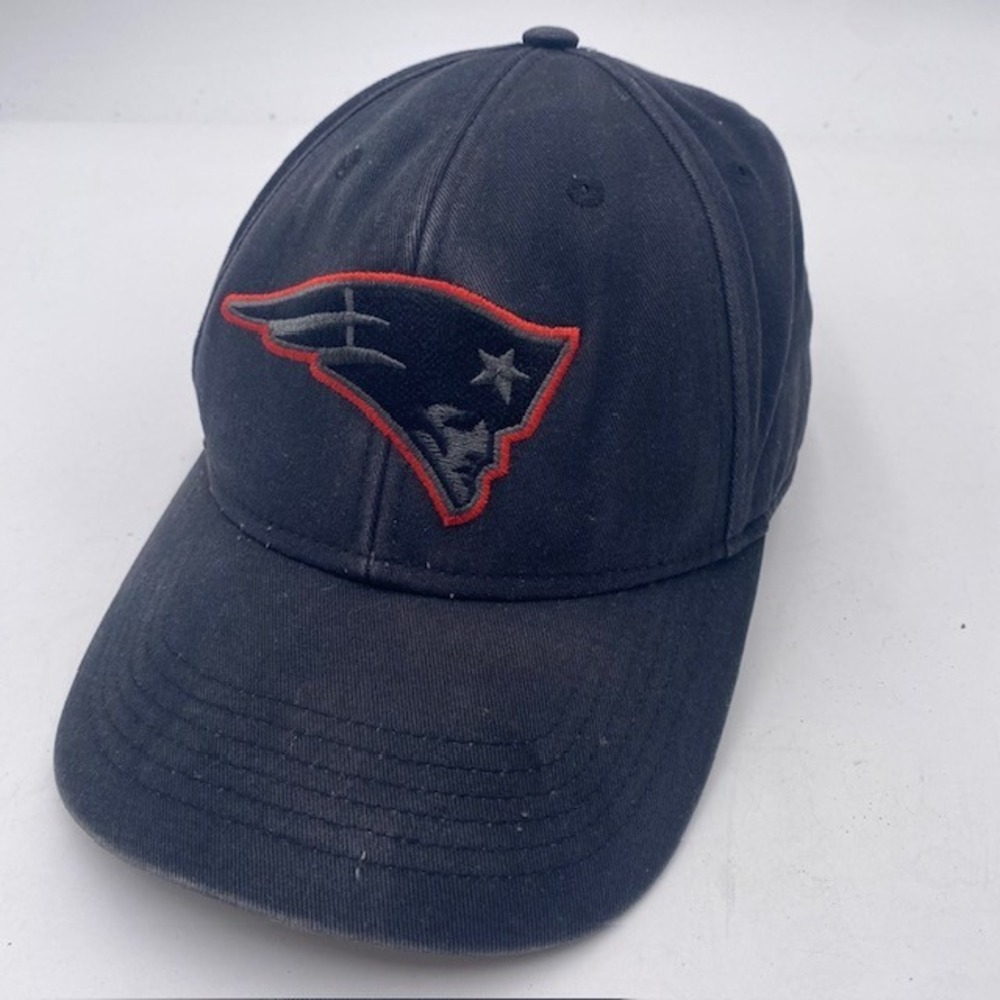 NEW ENGLAND PATRIOTS NFL Team Apparel Strapback Hat Mens OSFA Black Football Cap